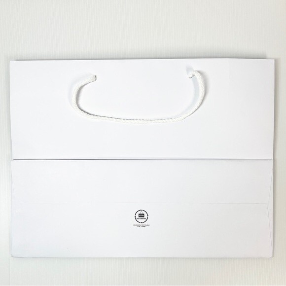 Madhappy White Shopping Bag from The Grove Pop-Up in Los Angeles 2023 - Picture 2 of 6